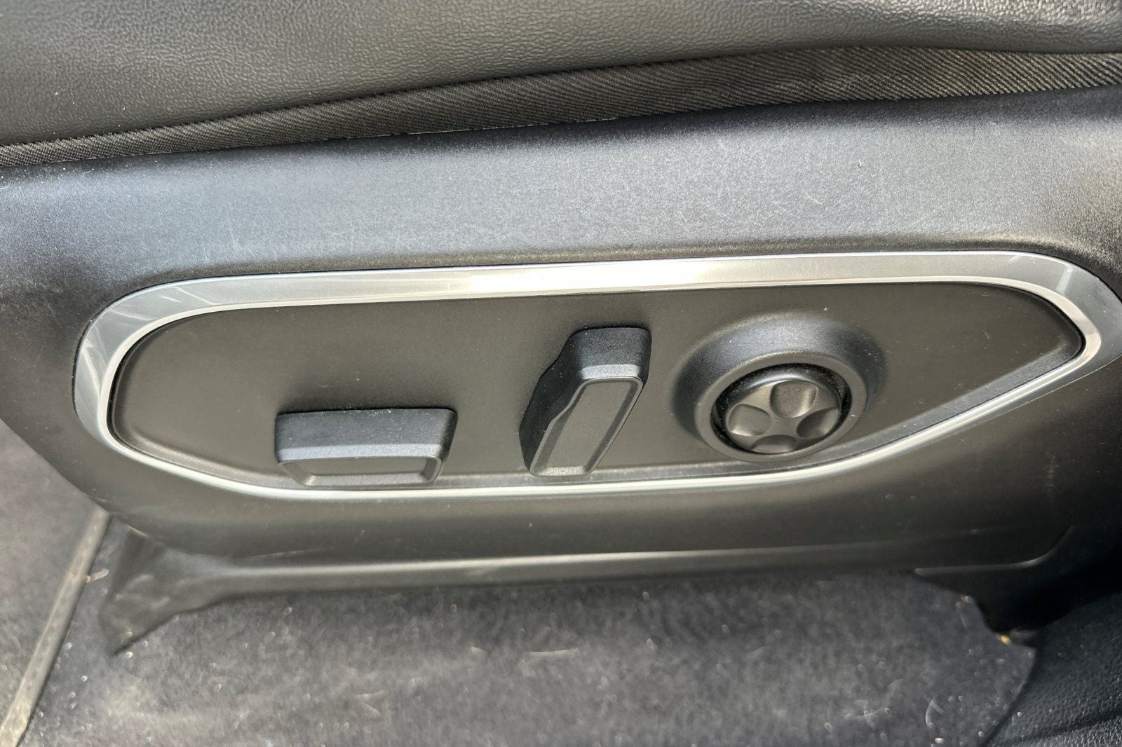 2023 Jeep Wagoneer Base