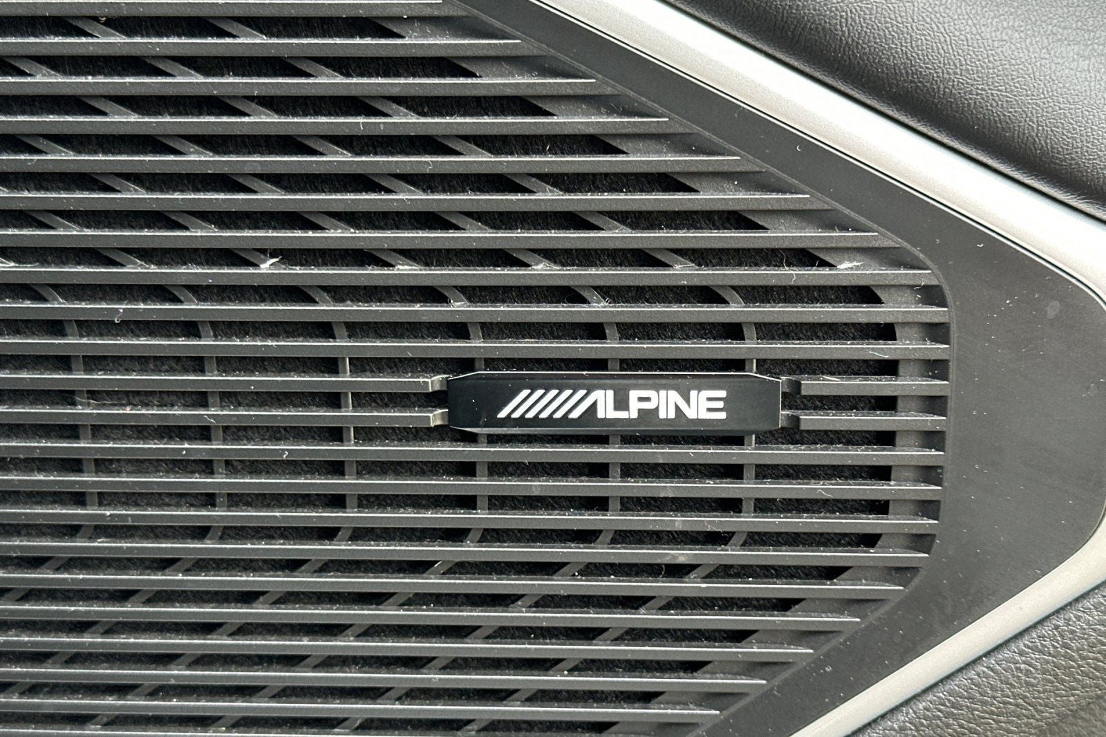 2023 Jeep Wagoneer Base