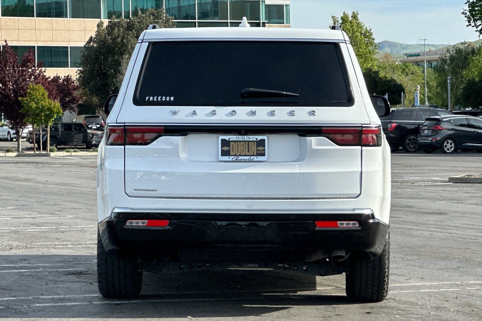 2023 Jeep Wagoneer Base