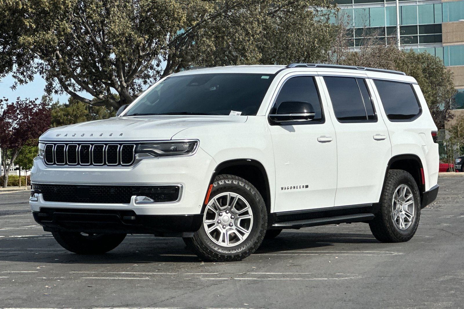 2023 Jeep Wagoneer Base