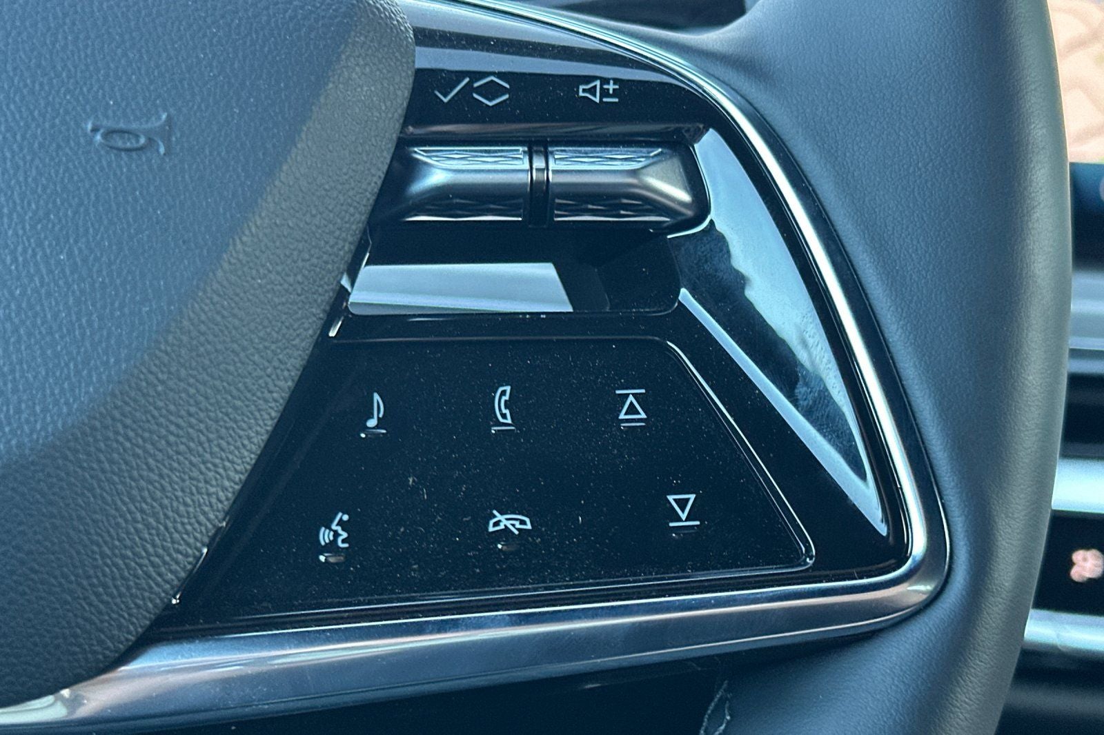 2025 Cadillac LYRIQ Sport