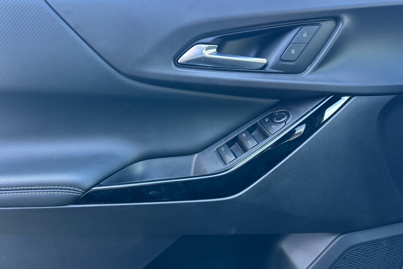 2025 Chevrolet Equinox LT - Photo 11
