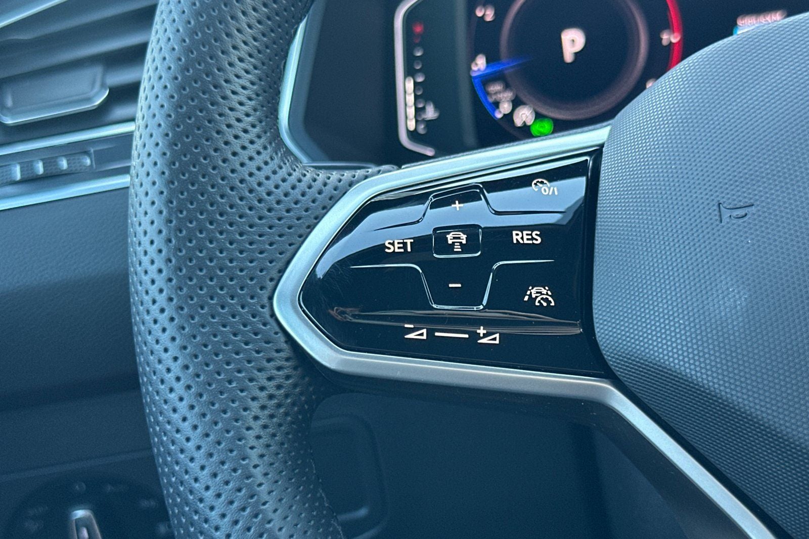 2022 Volkswagen Tiguan 2.0T SEL R-Line