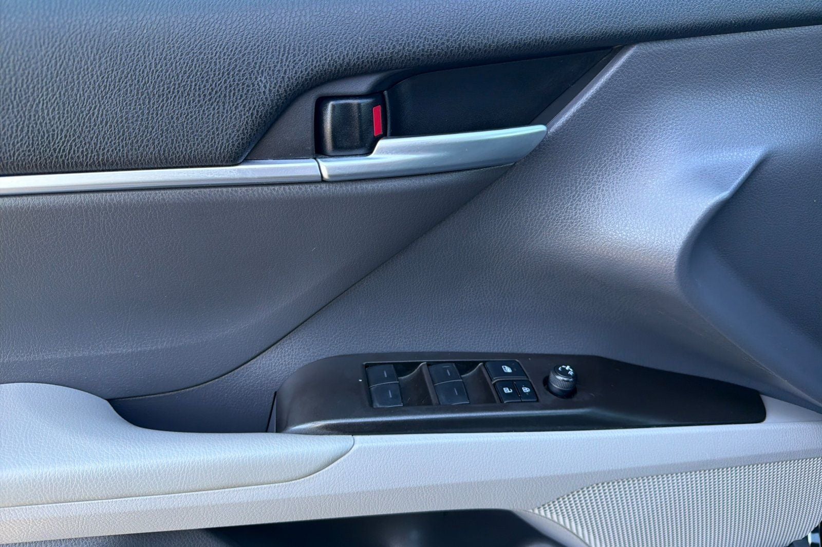 2021 Toyota Camry Hybrid SE