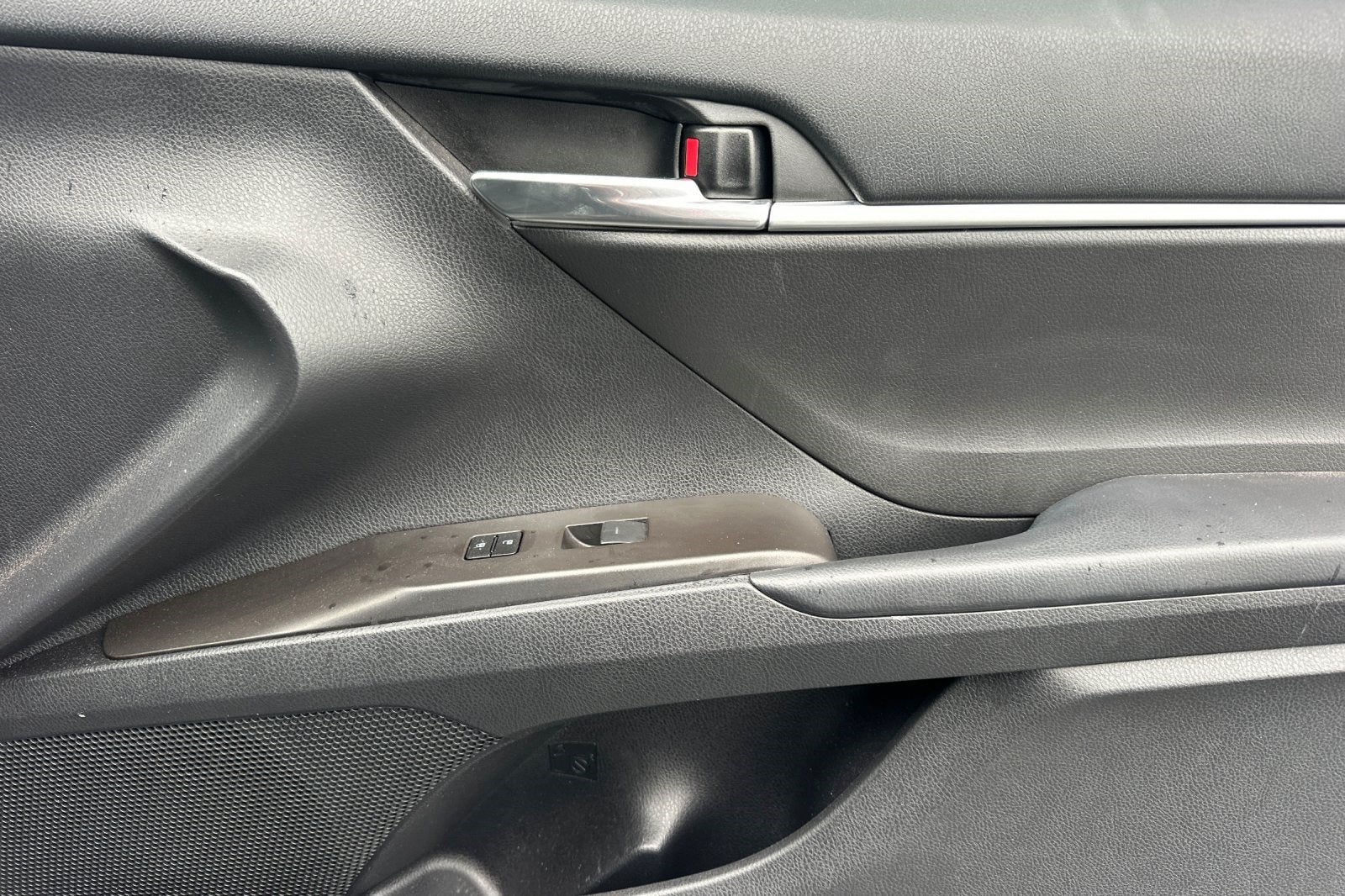 2022 Toyota Camry Hybrid SE