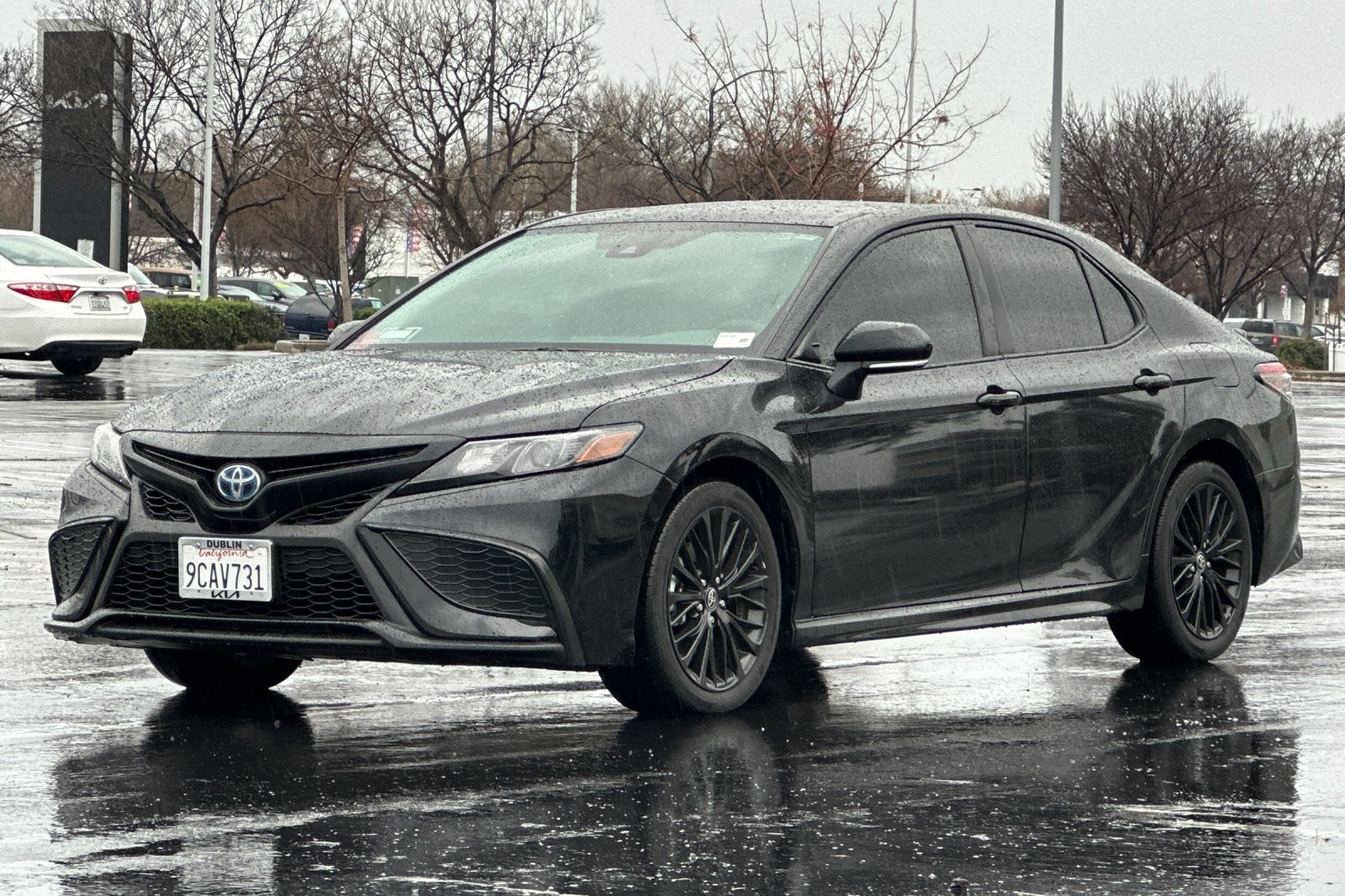 2022 Toyota Camry Hybrid SE