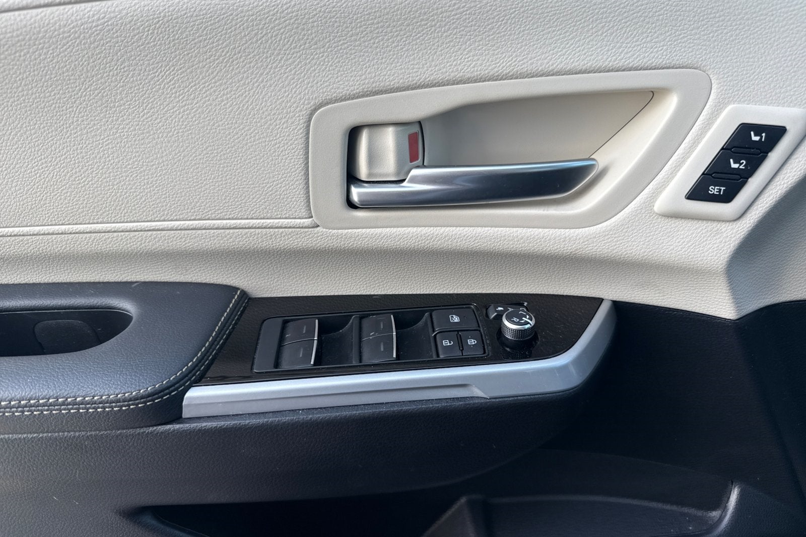 2025 Toyota Sienna Limited 7 Passenger