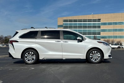 2025 Toyota Sienna Limited 7 Passenger