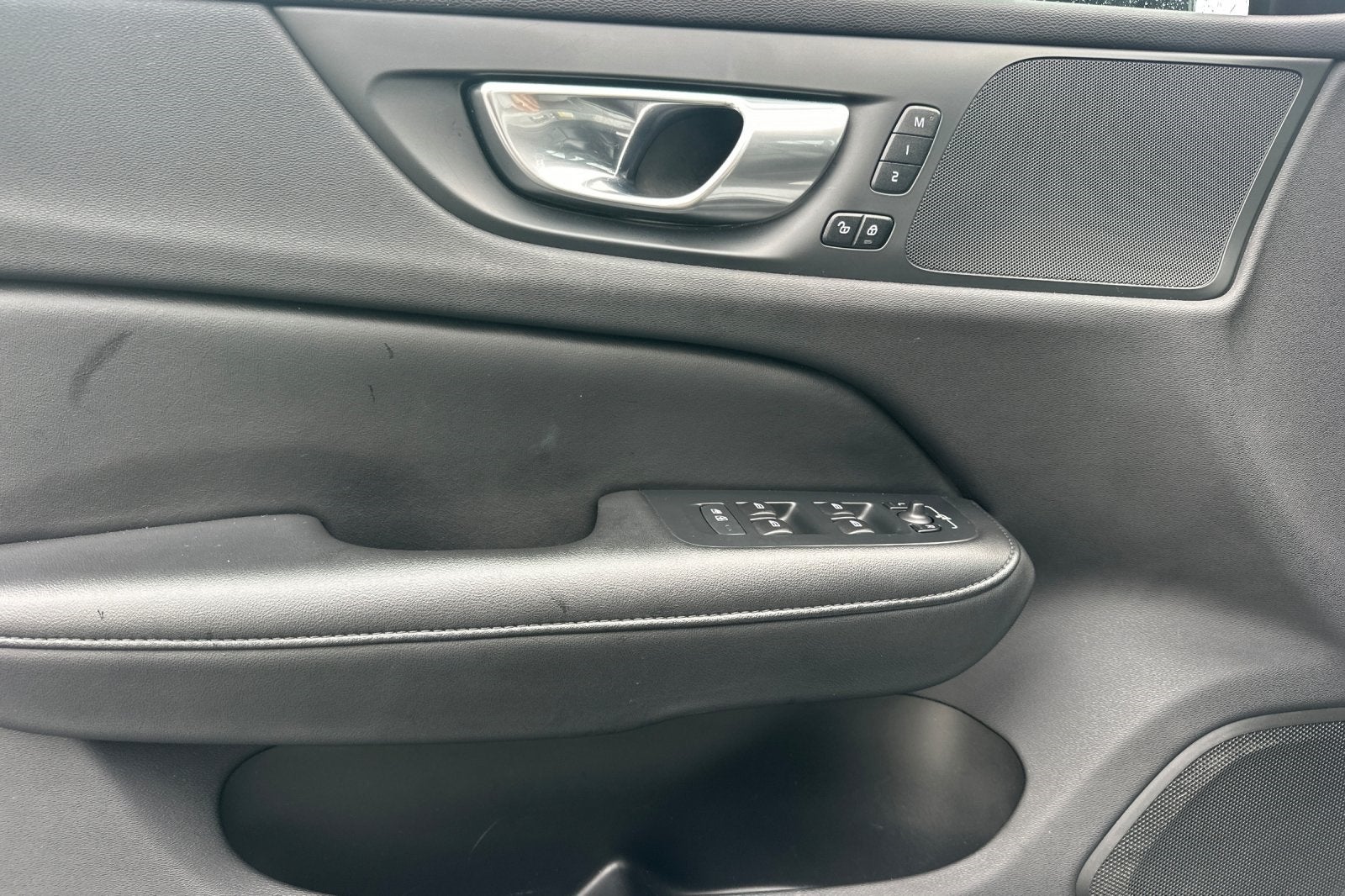 2024 Volvo S60 B5 Plus Dark Theme