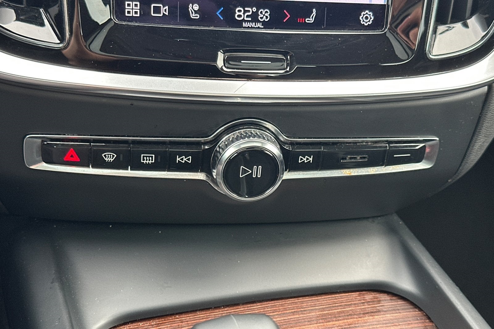 2024 Volvo S60 B5 Plus Dark Theme