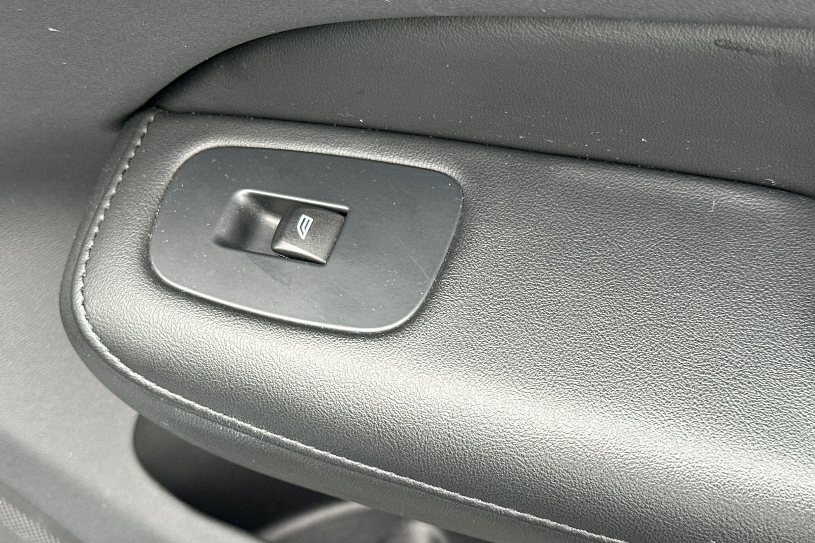 2024 Volvo S60 B5 Plus Dark Theme