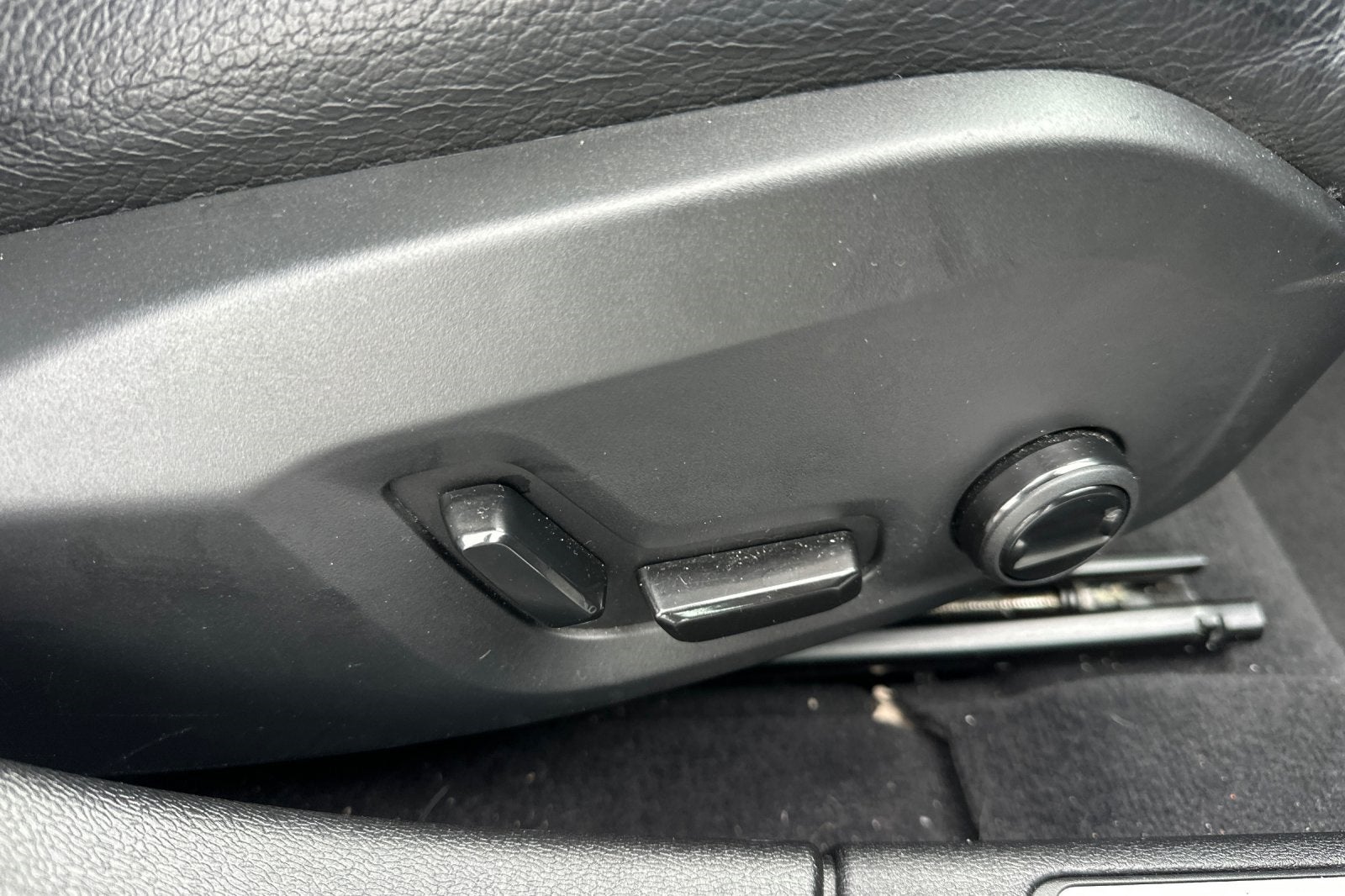 2024 Volvo S60 B5 Plus Dark Theme