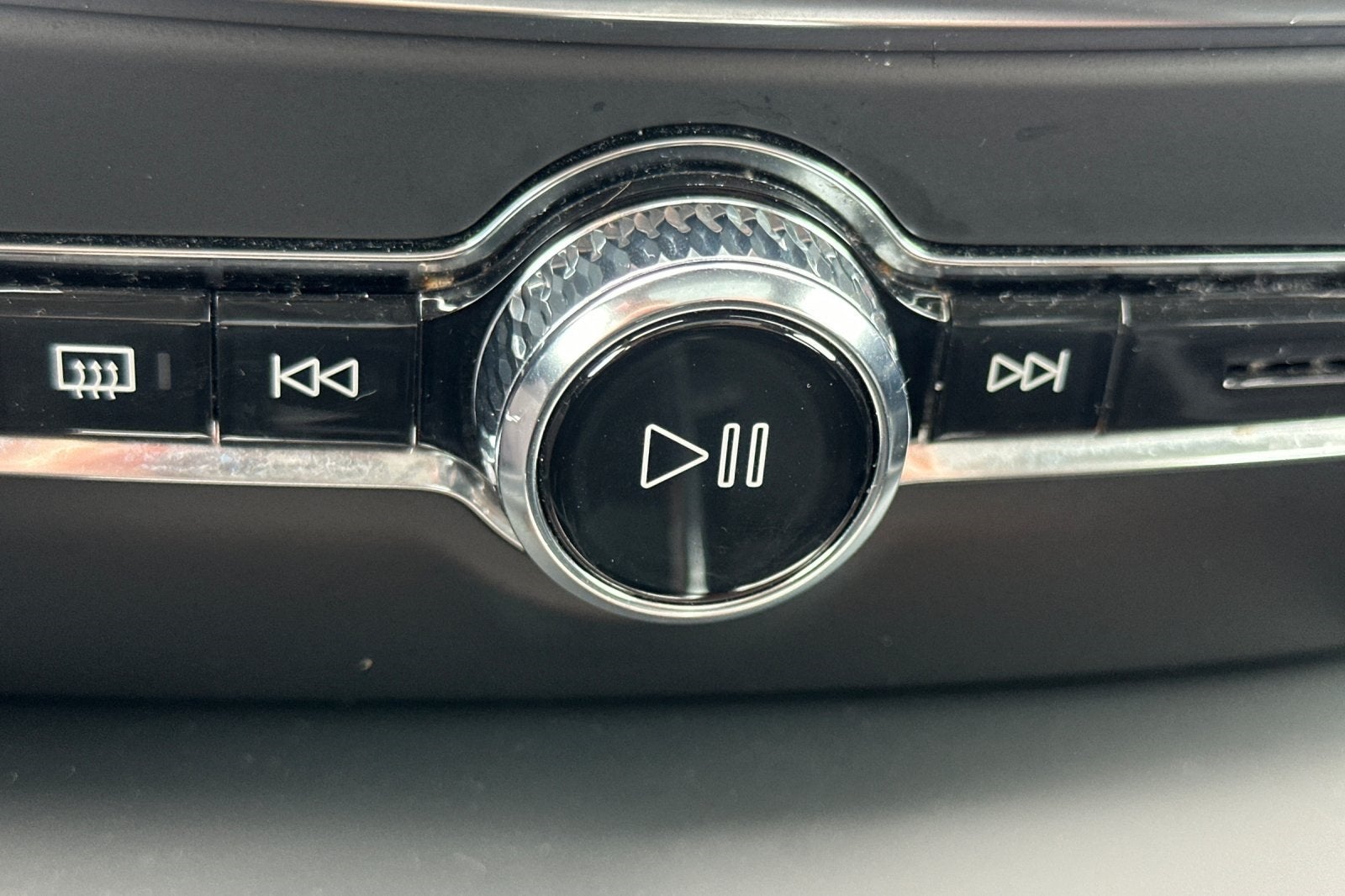 2024 Volvo S60 B5 Plus Dark Theme