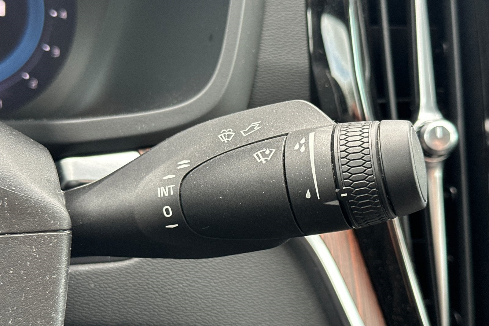 2024 Volvo S60 B5 Plus Dark Theme