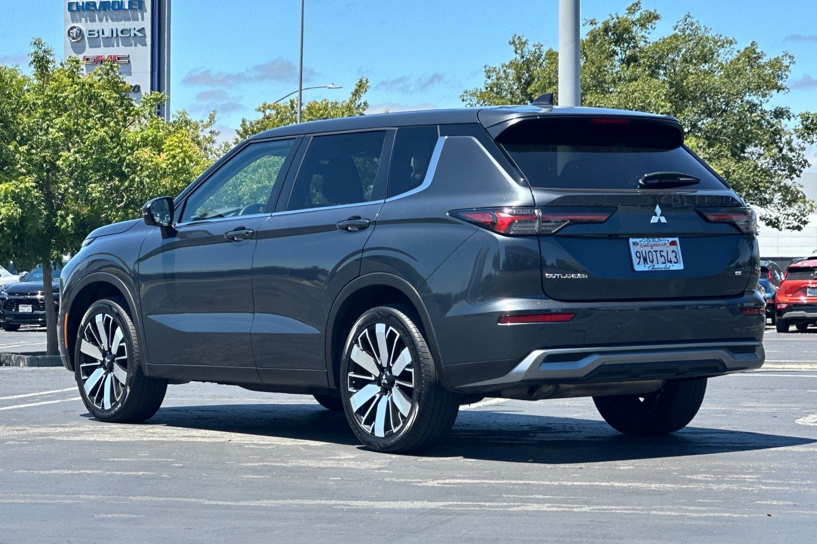 2025 Mitsubishi Outlander SE