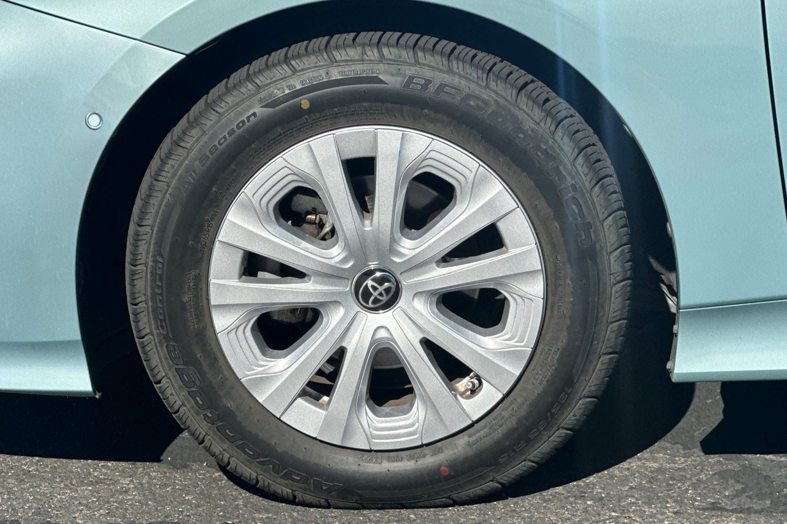 2021 Toyota Prius LE