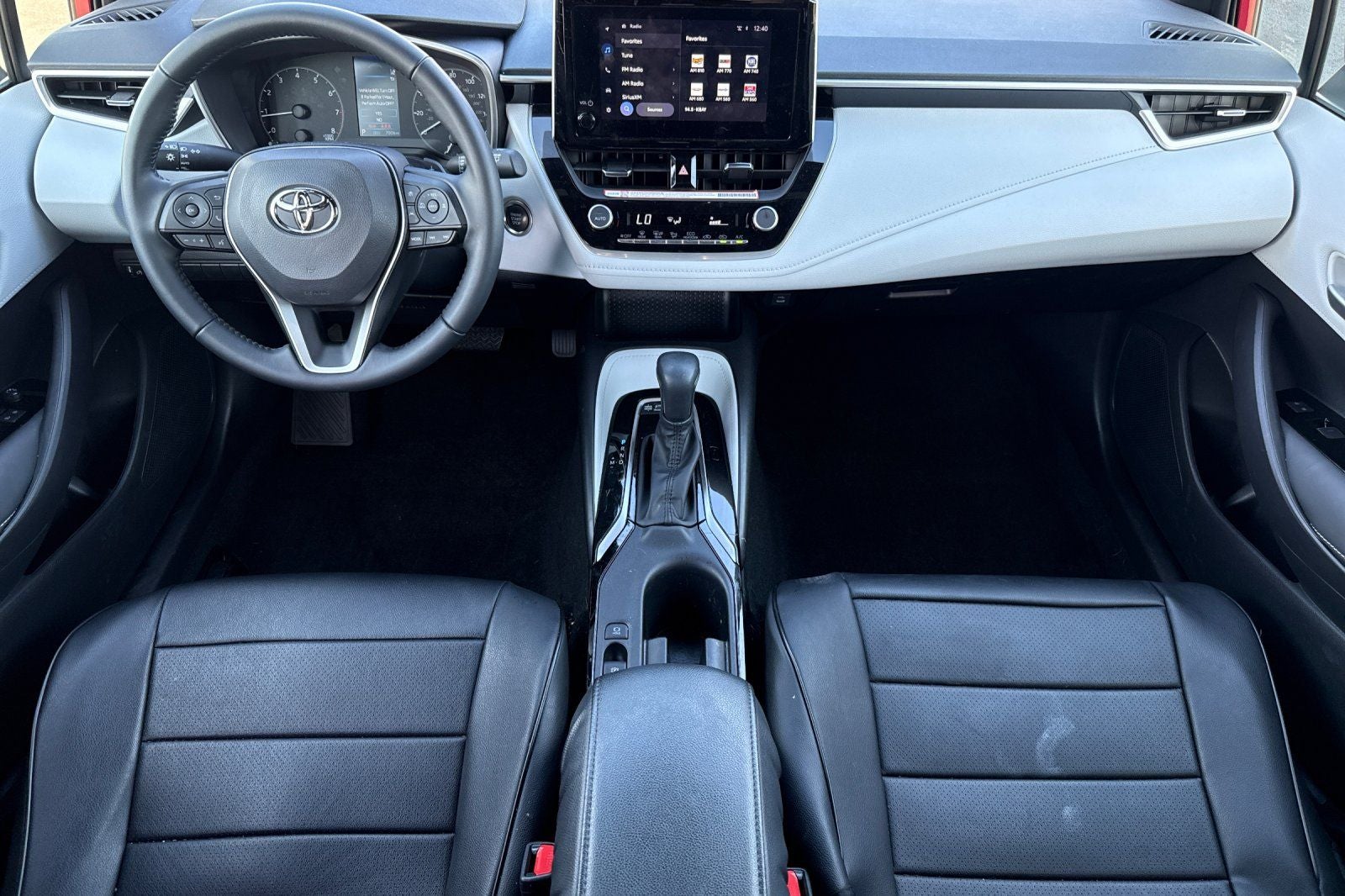 2025 Toyota Corolla Hatchback SE