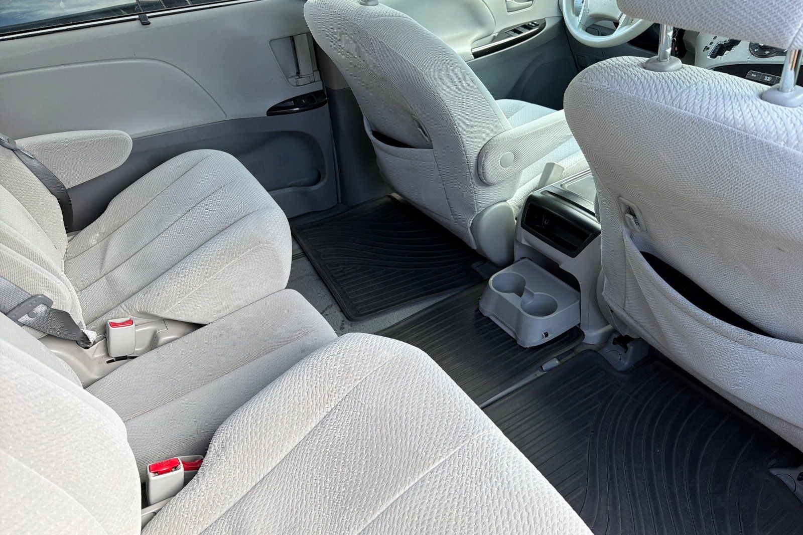 2014 Toyota Sienna LE 8 Passenger