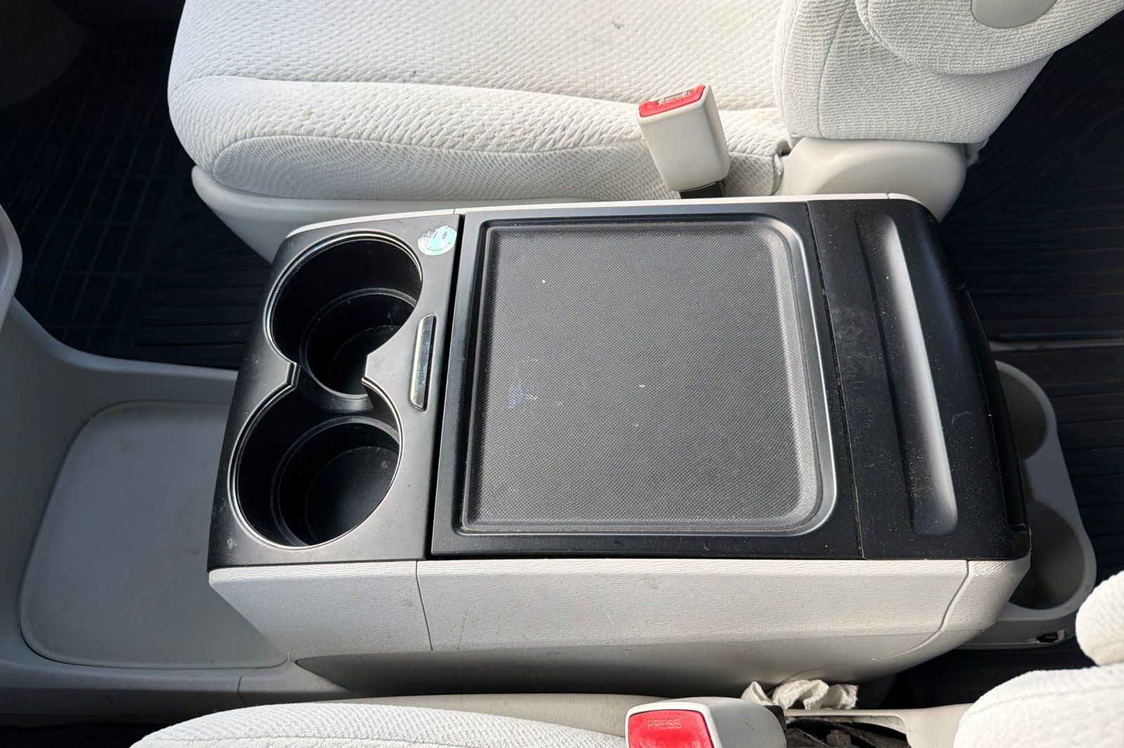 2014 Toyota Sienna LE 8 Passenger