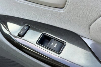 2014 Toyota Sienna LE 8 Passenger