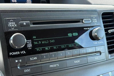 2014 Toyota Sienna LE 8 Passenger