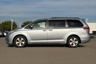 2014 Toyota Sienna LE 8 Passenger