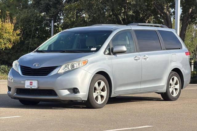 2014 Toyota Sienna LE 8 Passenger