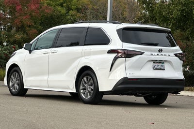 2026 Toyota Sienna LE 8 Passenger