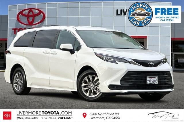 2026 Toyota Sienna LE 8 Passenger