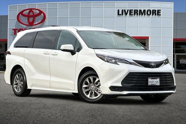 2026 Toyota Sienna LE 8 Passenger