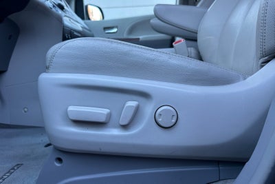 2013 Toyota Sienna XLE 8 Passenger