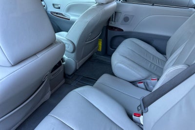 2013 Toyota Sienna XLE 8 Passenger