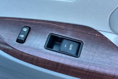 2013 Toyota Sienna XLE 8 Passenger