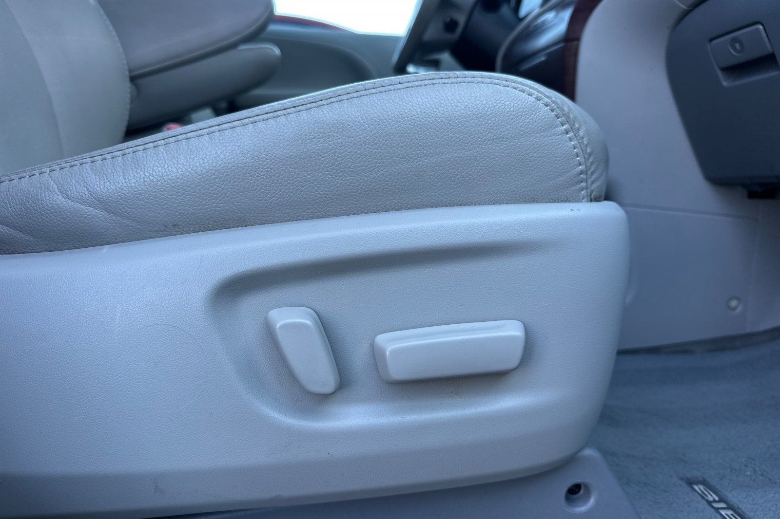 2013 Toyota Sienna XLE 8 Passenger