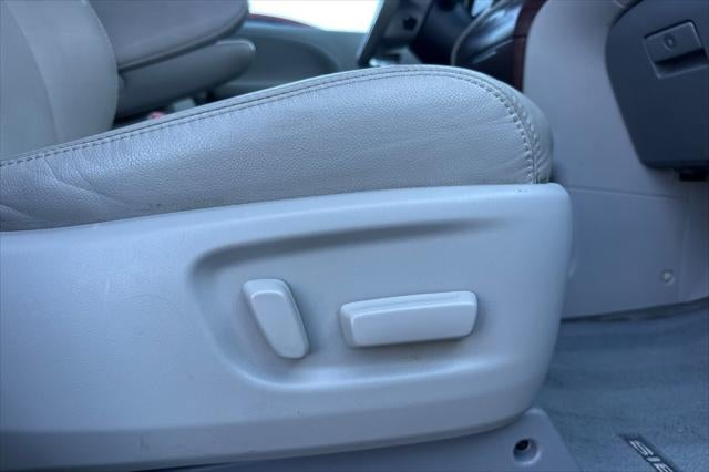 2013 Toyota Sienna XLE 8 Passenger