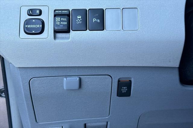 2013 Toyota Sienna XLE 8 Passenger