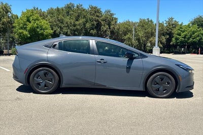 2025 Toyota Prius LE