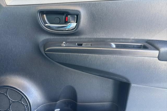 2012 Toyota Yaris LE