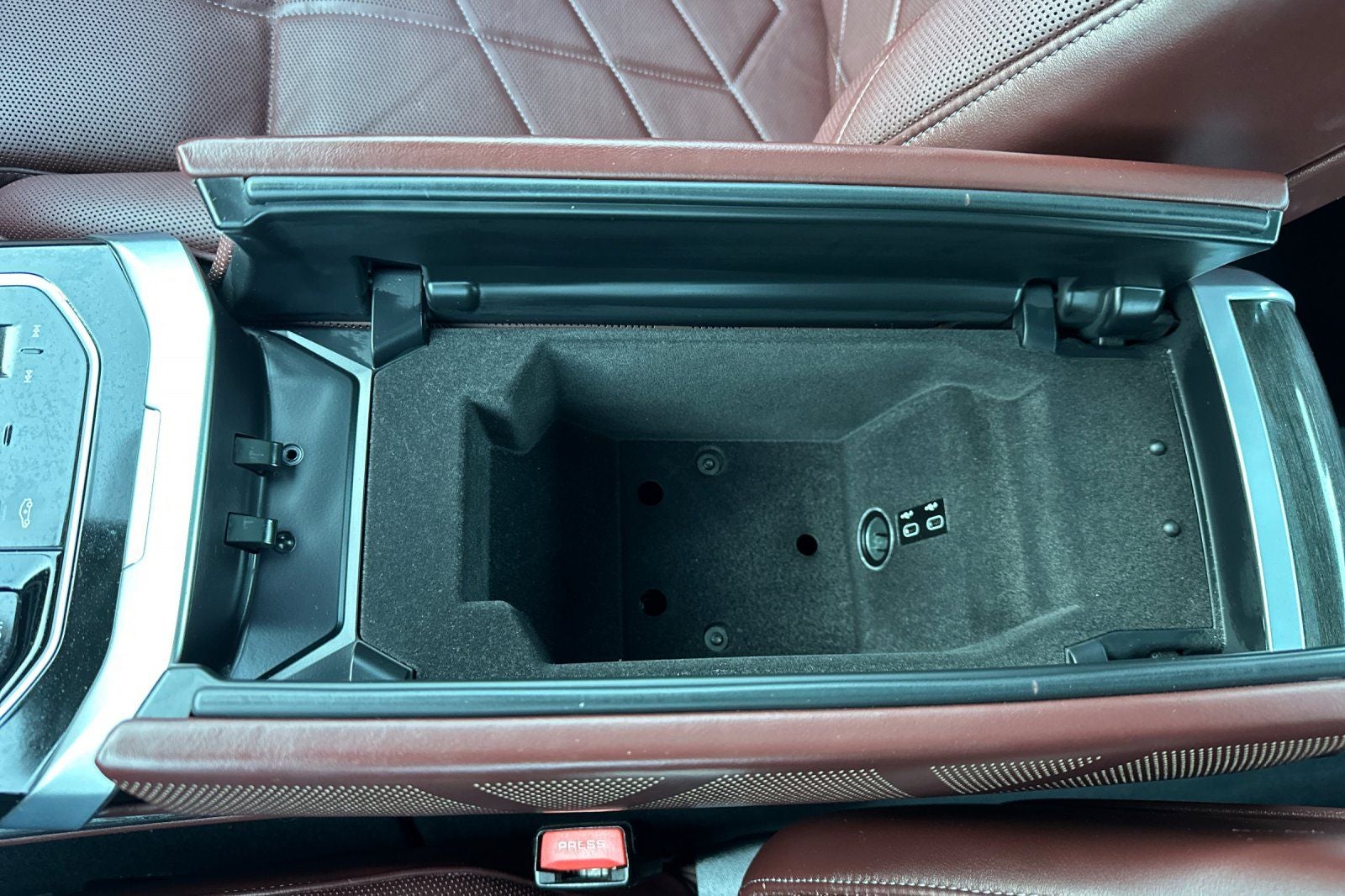 2025 BMW 7 Series 740i