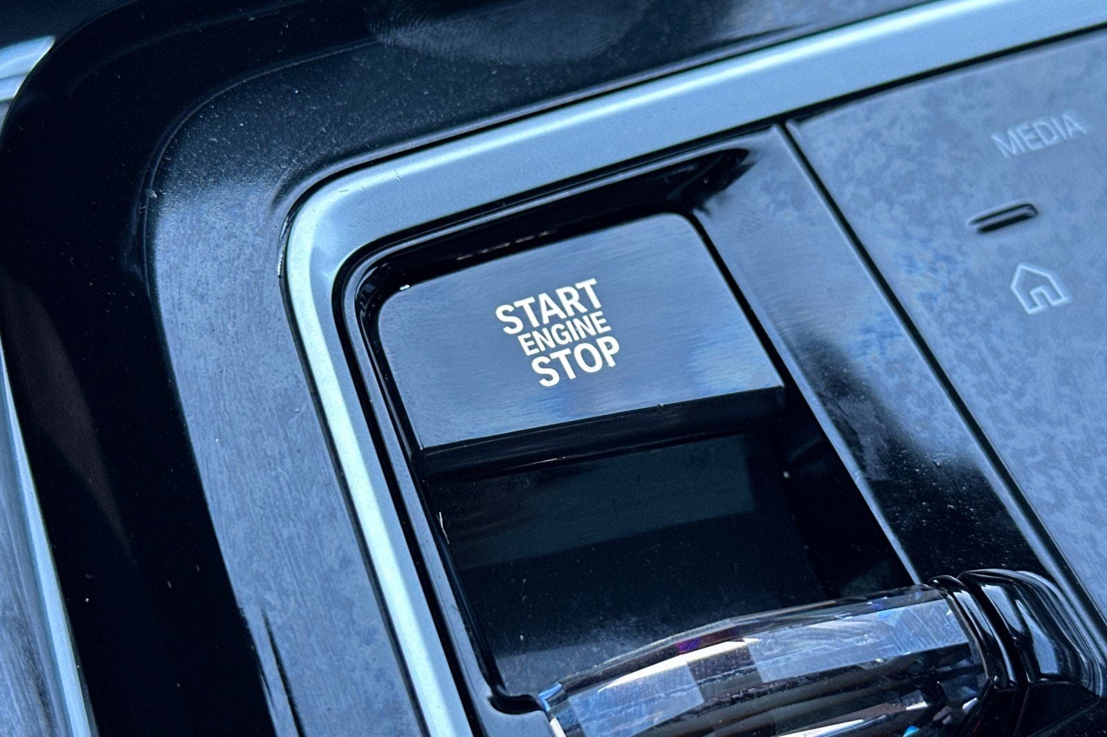 2025 BMW 7 Series 740i