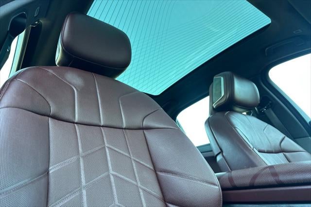 2025 BMW 7 Series 740i