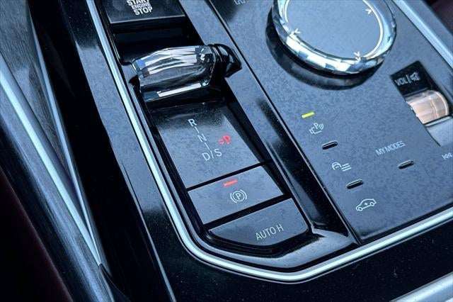 2025 BMW 7 Series 740i