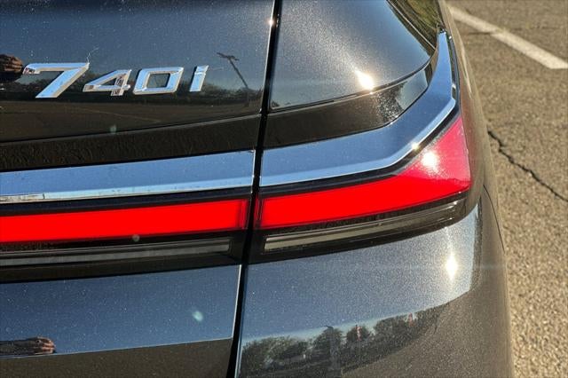 2025 BMW 7 Series 740i