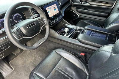 2023 Jeep Wagoneer Base