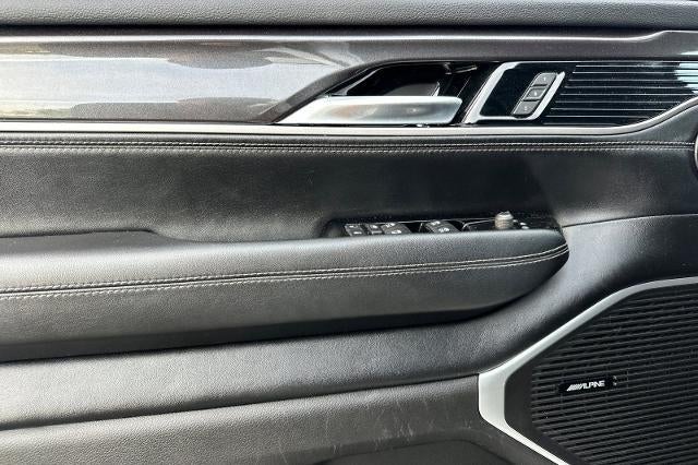 2023 Jeep Wagoneer Base