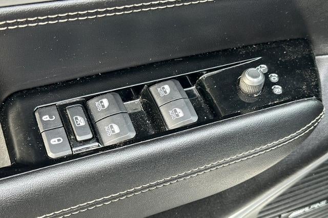 2023 Jeep Wagoneer Base