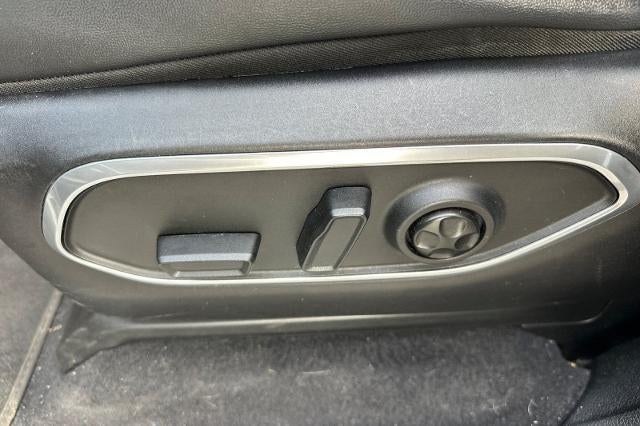 2023 Jeep Wagoneer Base