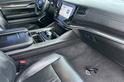 2023 Jeep Wagoneer Base