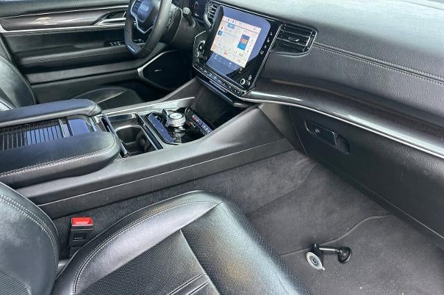 2023 Jeep Wagoneer Base