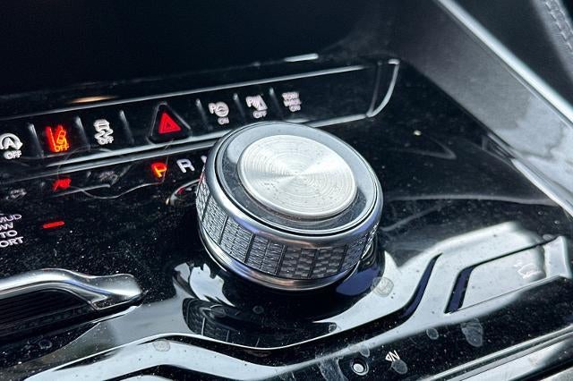 2023 Jeep Wagoneer Base